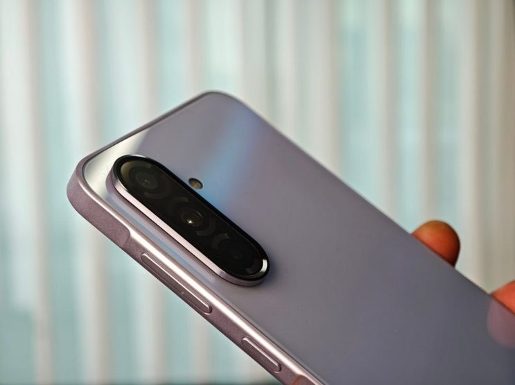 Galaxy A series: Vẫn là gì đó rất “dính” sau hơn 1 thập kỷ