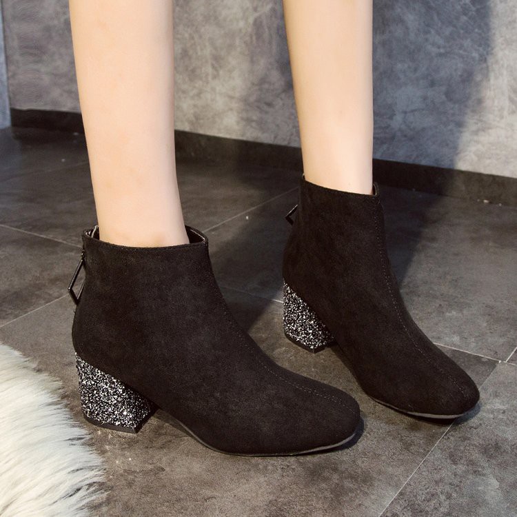 BOOTS DA LỘN NỮ GÓT ĐÍNH ĐÁ CỔ THẤP - Ảnh 3