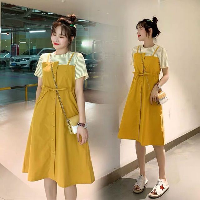 Váy liền thân vàng dáng yếm