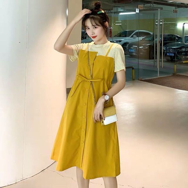 Váy liền thân vàng dáng yếm - Ảnh 2