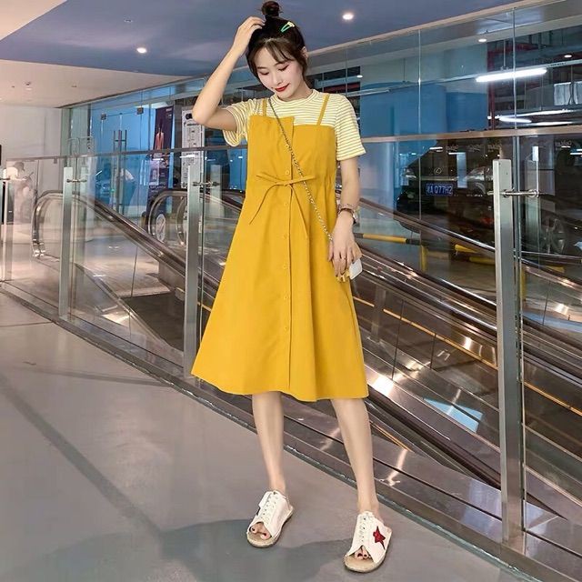 Váy liền thân vàng dáng yếm - Ảnh 3